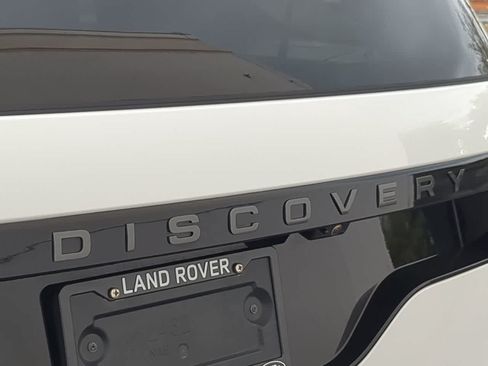 Used 2025 Land Rover Discovery Dynamic SE AWD/4WD image 13
