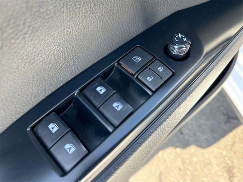 Used 2020 Toyota Camry SE image 13