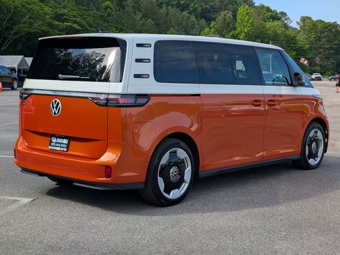 Used 2025 Volkswagen ID. Buzz Pro S Plus RWD image 10