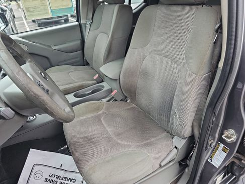 Used 2020 Nissan Frontier SV w/ Midnight Edition Floor Mats RWD image 17