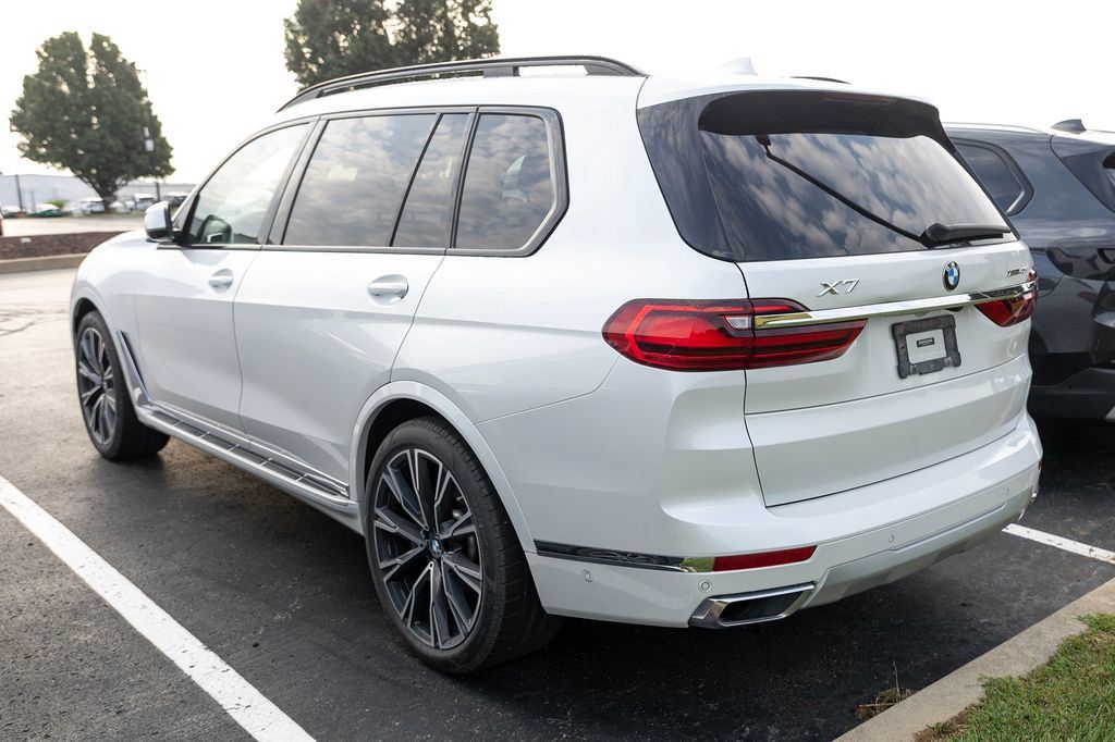 Used 2022 BMW X7 xDrive40i w/ Cold Weather Package AWD/4WD image 2