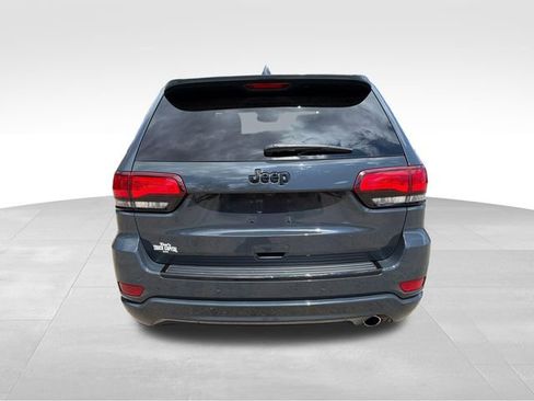 Used 2017 Jeep Grand Cherokee Altitude AWD/4WD image 4