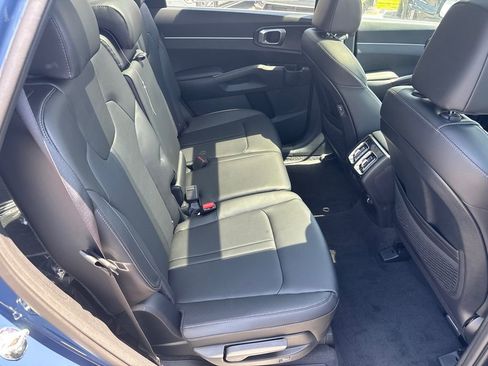 Certified 2025 Kia Sorento S w/ Panoramic Sunroof Package FWD image 15