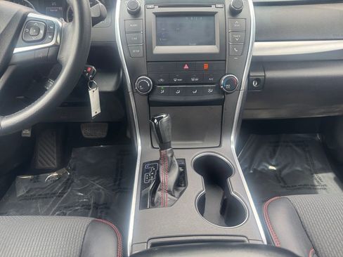 Used 2017 Toyota Camry SE FWD image 11