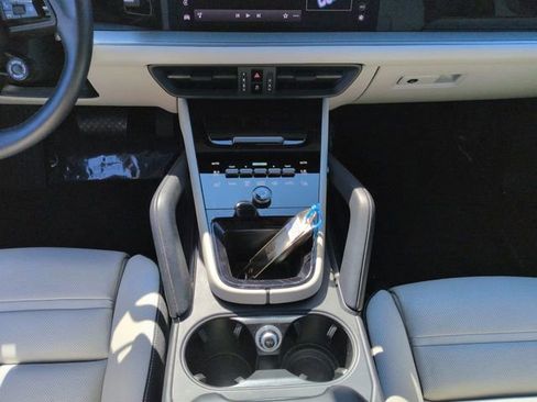 Used 2024 Porsche Cayenne image 18