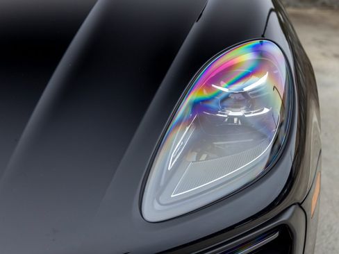 Certified 2025 Porsche Macan image 16