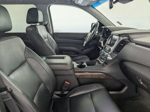 Used 2017 Chevrolet Suburban LT RWD image 31