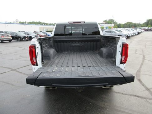 Certified 2022 GMC Sierra 1500 AT4 w/ AT4 Premium Package AWD/4WD image 8