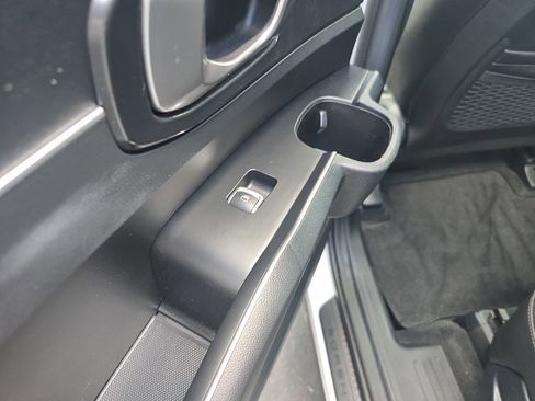 Used 2022 Kia Sorento S FWD image 21
