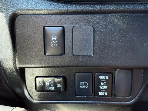Used 2020 Toyota Tacoma TRD Sport AWD/4WD image 32