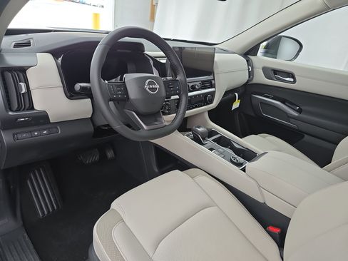New 2026 Nissan Pathfinder SL image 17