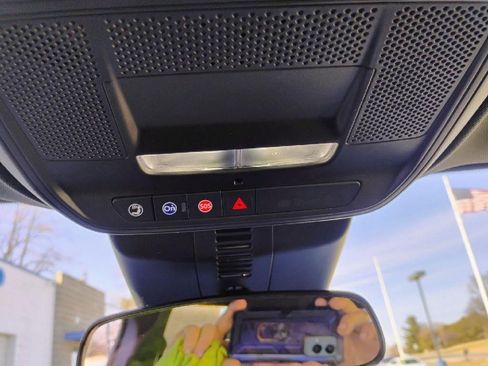 New 2025 Chevrolet Traverse LT w/ Midnight/Sport Edition image 17