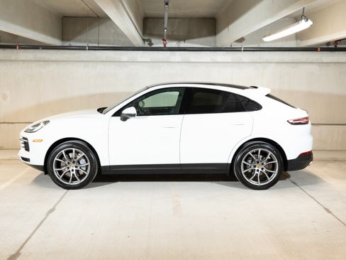 Certified 2023 Porsche Cayenne GTS AWD/4WD image 2