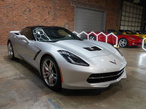 Used 2015 Chevrolet Corvette Stingray Coupe w/ Battery Protection Package RWD image 3