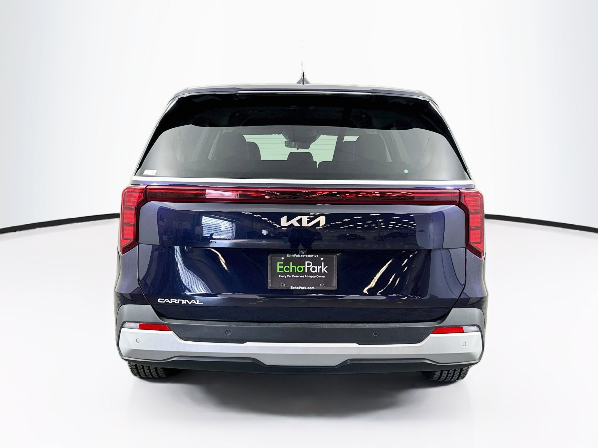 Used 2025 Kia Carnival FWD image 7