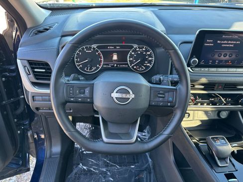 Used 2025 Nissan Rogue SV image 30