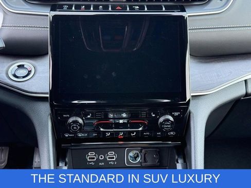 New 2025 Jeep Grand Cherokee Limited w/ Black Appearance Package image 9