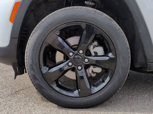 Used 2023 Jeep Grand Cherokee Limited w/ Black Appearance Package image 14