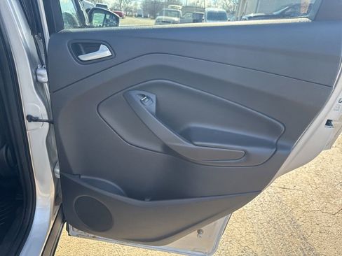 Used 2019 Ford Escape SE image 32