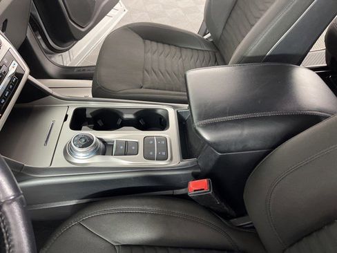 Used 2020 Ford Explorer XLT RWD image 25