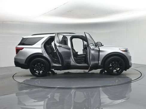 Certified 2023 Ford Explorer ST-Line w/ Class IV Trailer Tow Package RWD image 5