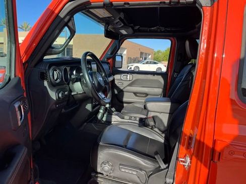 Used 2023 Jeep Wrangler Unlimited Sahara w/ Cold Weather Group AWD/4WD image 11