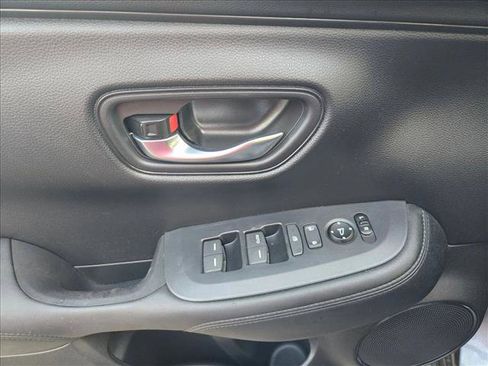 Used 2025 Honda HR-V LX image 12