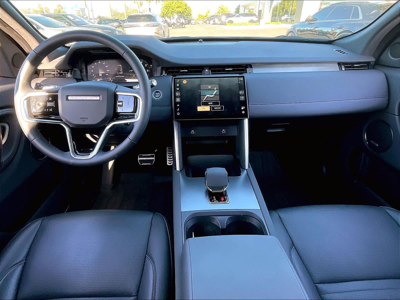Used 2025 Land Rover Discovery Sport Dynamic SE AWD/4WD image 17