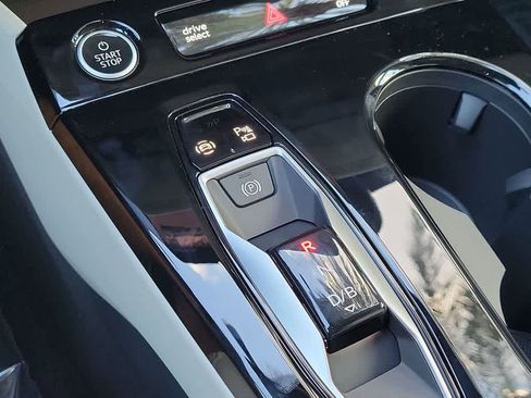 New 2025 Audi Q6 e-tron Premium image 25