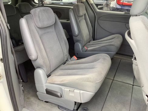 Used 2006 Chrysler Town & Country LX w/ Popular Equipment Group II FWD image 24