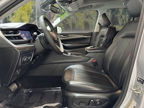 Used 2024 Jeep Grand Cherokee Limited 4xe image 9