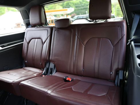 Used 2024 Ford Expedition Limited AWD/4WD image 24