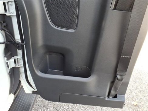 Certified 2025 Nissan Frontier SV image 7