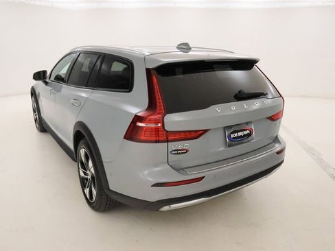 Used 2024 Volvo V60 B5 Cross Country Plus image 24