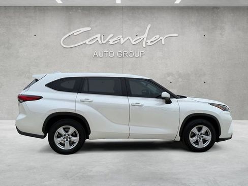 Used 2021 Toyota Highlander LE FWD image 17