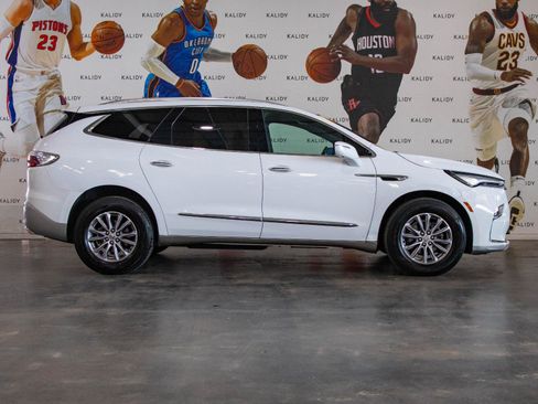 Used 2024 Buick Enclave Premium image 18