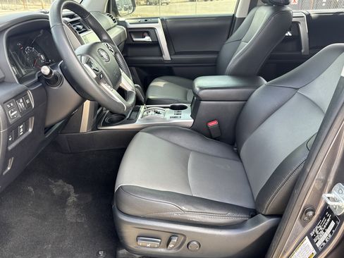 Used 2021 Toyota 4Runner SR5 Premium image 5