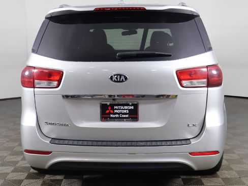 Used 2016 Kia Sedona LX image 9