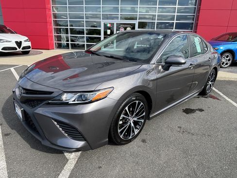 Used 2019 Toyota Camry SE w/ Audio Package FWD image 3