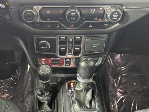 Used 2024 Jeep Wrangler Unlimited Rubicon 4xe AWD/4WD image 21