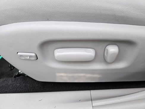 Used 2013 Toyota Highlander Limited AWD/4WD image 19