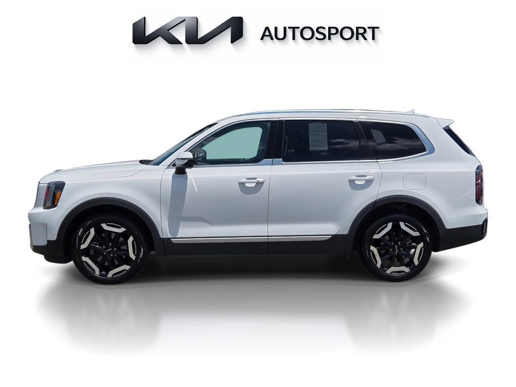 Certified 2023 Kia Telluride EX w/ EX Captain's Chair Package FWD image 13
