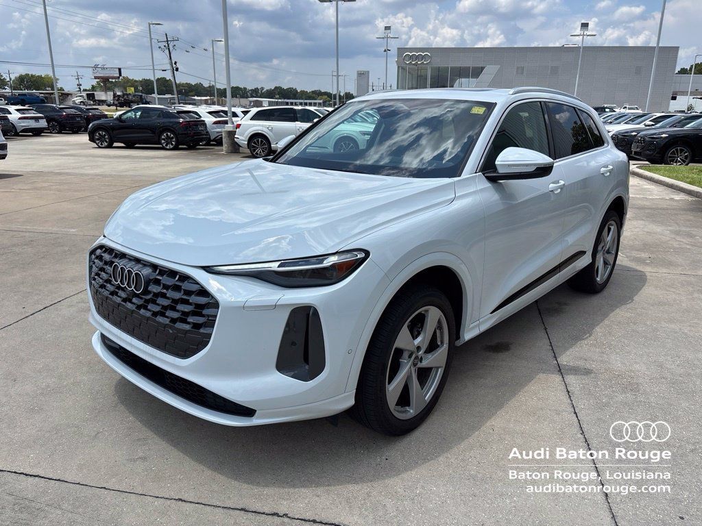 Used 2025 Audi Q5 Premium Plus w/ Premium Plus AWD/4WD image 1