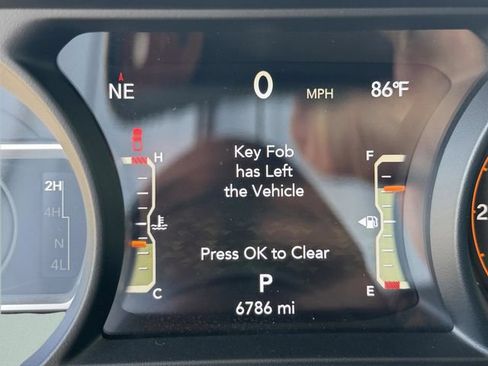 Used 2025 Jeep Gladiator Mojave w/ Convenience Group AWD/4WD image 36