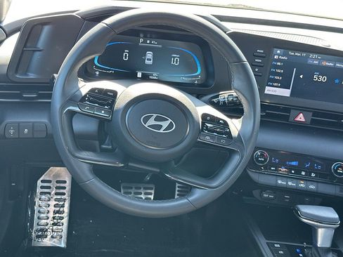 Used 2025 Hyundai Elantra Sport image 23