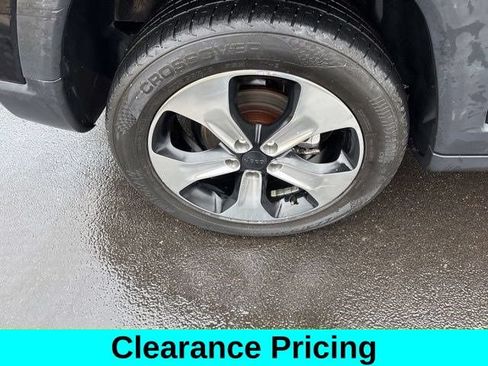 Used 2018 Jeep Compass Latitude FWD image 41