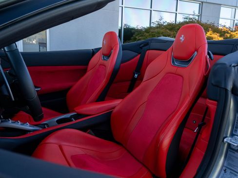 Certified 2019 Ferrari Portofino image 33