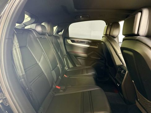 Certified 2024 Porsche Cayenne Coupe AWD/4WD image 19