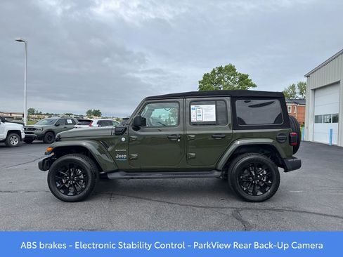 Used 2022 Jeep Wrangler Unlimited Sahara w/ Cold Weather Group AWD/4WD image 4