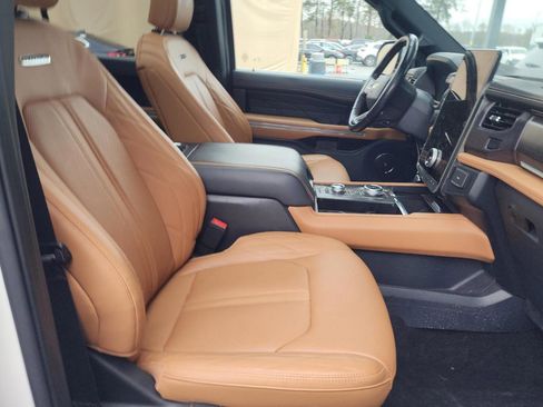 Used 2022 Ford Expedition Platinum image 11